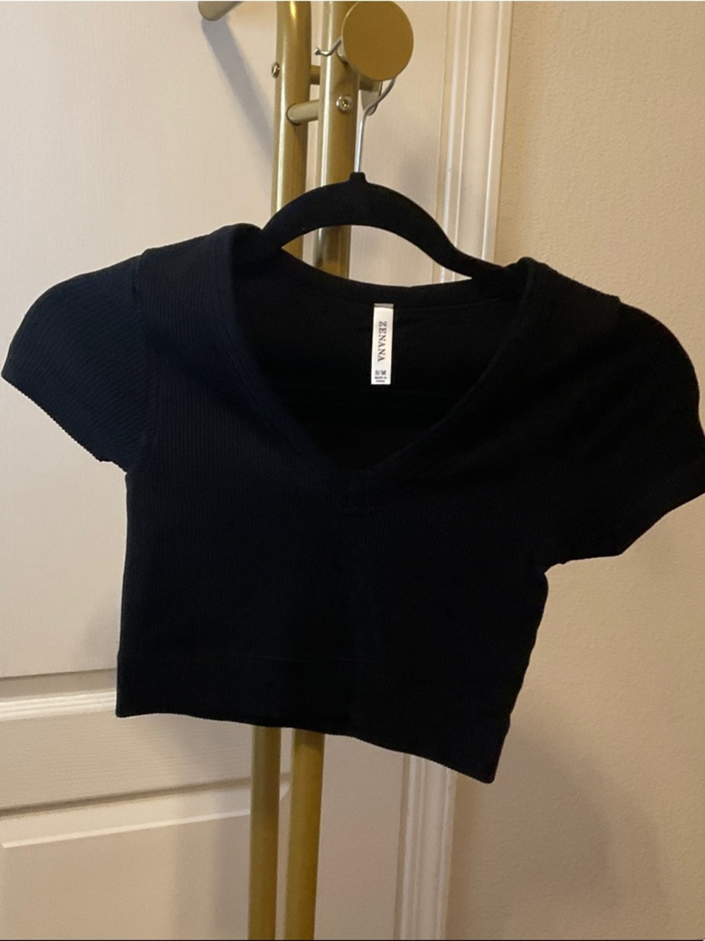 Zenana Black Ribbed V-Neck Crop Top